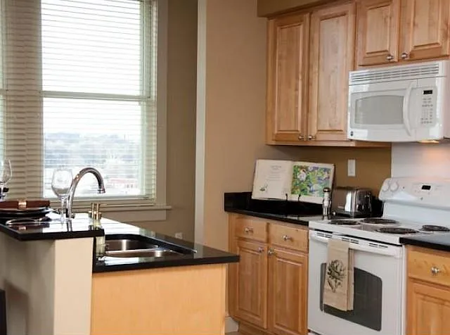 King Edward Apartments — Photo 24