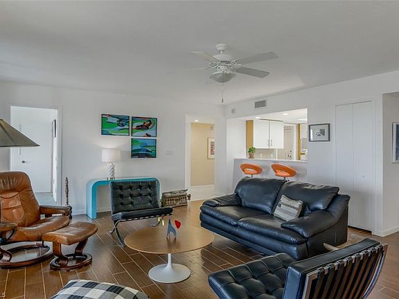 5th image of 5601 Turtle Bay Dr APT 403