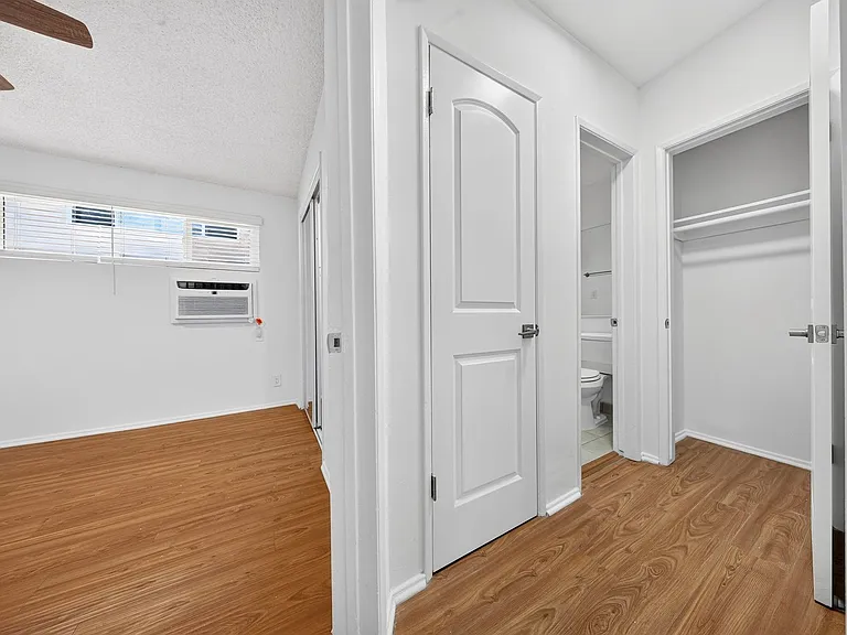 6944-6954 Coldwater Canyon Ave — Photo 27