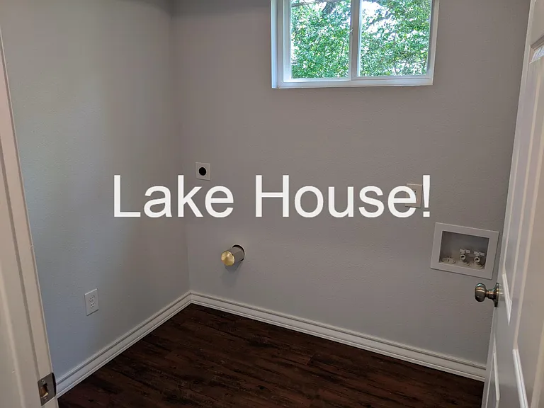 7464 Love Cir — Photo 12