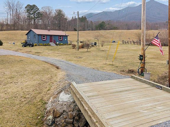 4th image of 7392 Peaks Rd