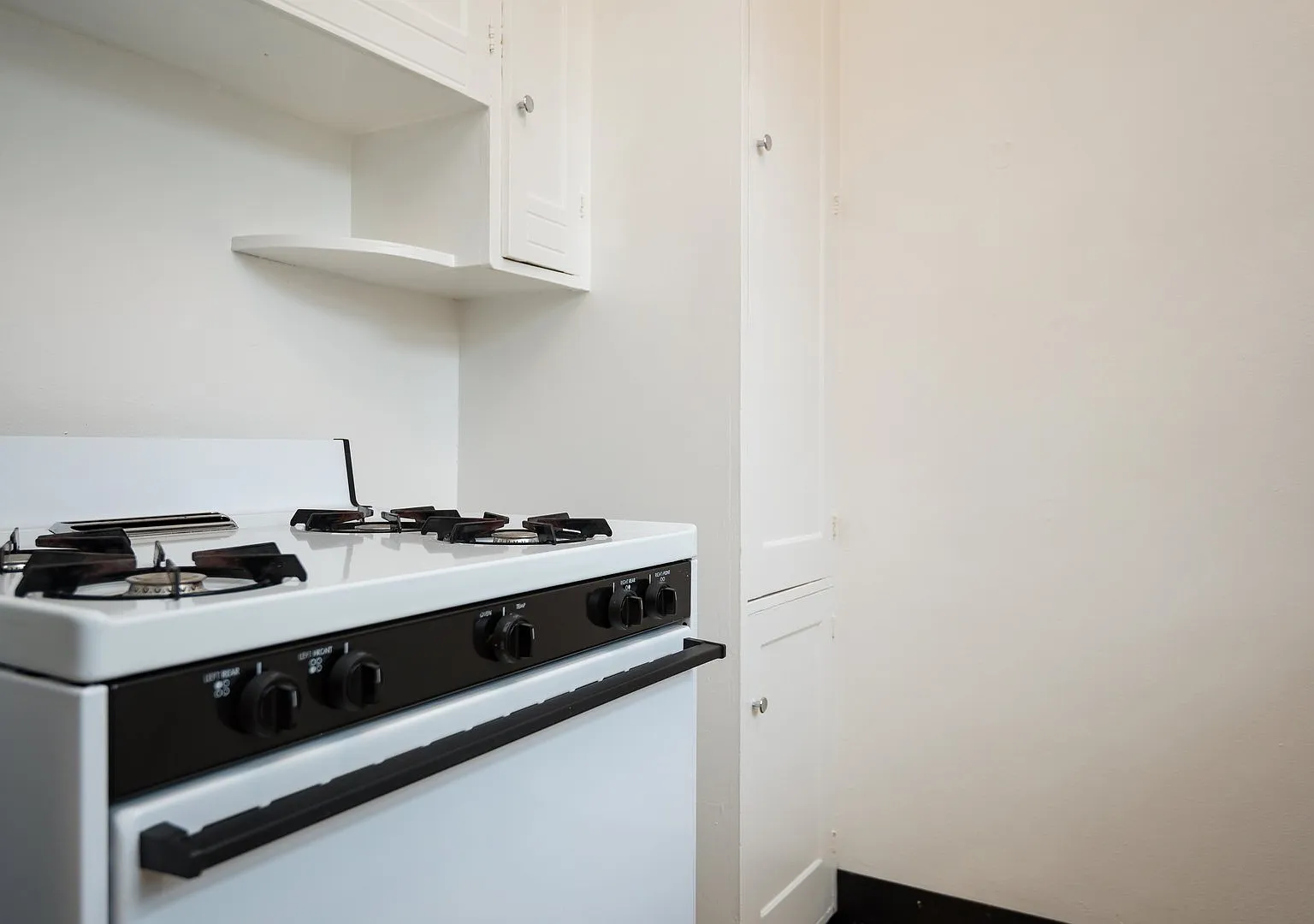 Hollywood Vintage 1 Bedroom — Photo 1