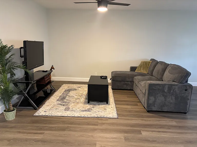 211 Country Ln #C — Photo 9