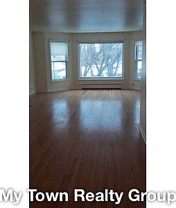 1st image of 2728 W Farragut Ave #2