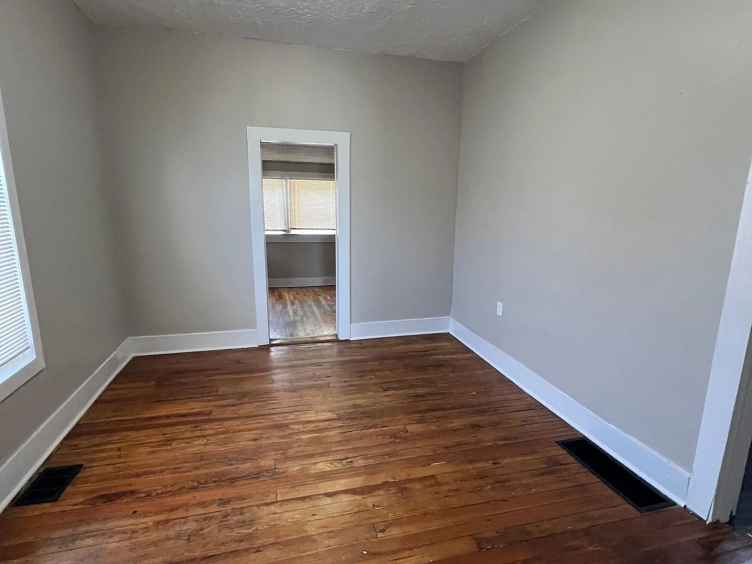3 bed, 1201 sqft, $1,200 — Photo 3