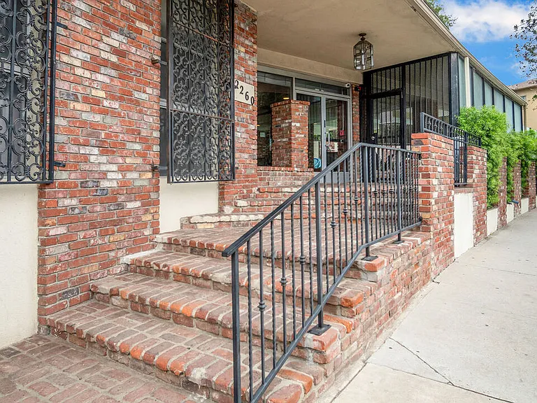 2260 N Cahuenga Blvd #106 — Photo 30