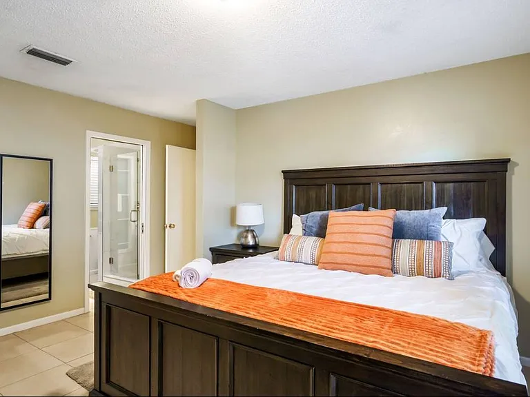 3817 Crater Lake Ct — Photo 3