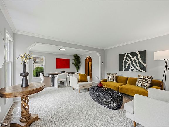 5th image of 32336 Redwood Blvd