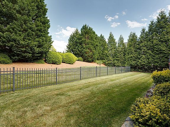 5th image of 5802 Blue Heron Dr