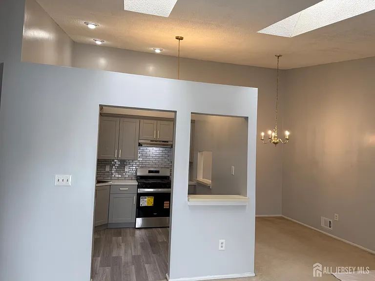 3214 Winder Dr — Photo 2
