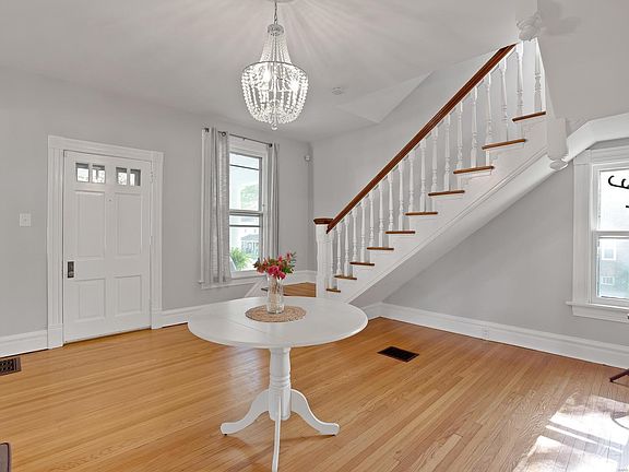 4th image of 414 Wesley Ave