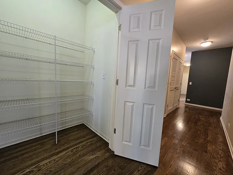 1844 N Lockwood Ave #B — Photo 14