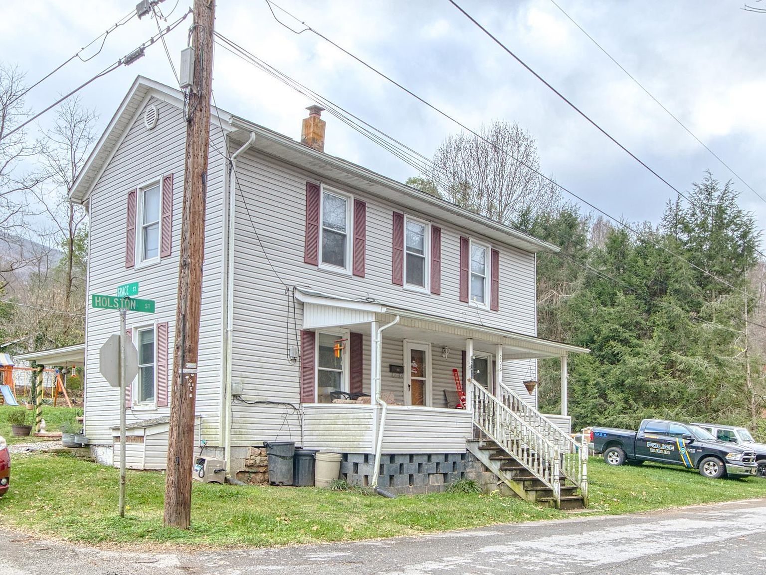 208 Holston St, Narrows, VA 24124 Zillow