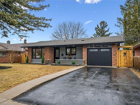 3rd image of 881 Dunbar Rd