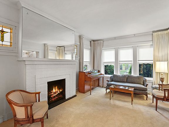 3rd image of 5748 N Christiana Ave