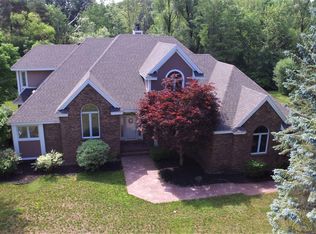 5 Rembrandt Dr, Schenectady, NY 12309