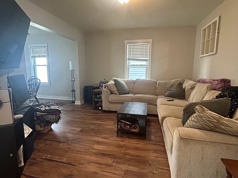 228 W Maple Ave E — Photo 8