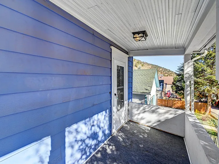 Wonderful South-facing Porch