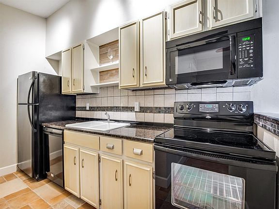 5th image of 2627 Douglas Ave APT 209