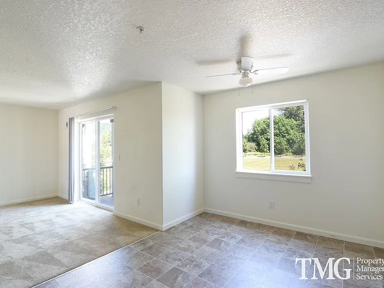 1017 SE 12th Ave — Photo 3