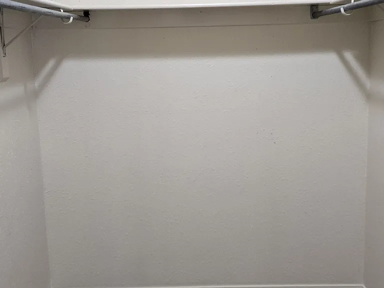 Updated Downtown 1 Bed w/ free WIFI & Gated Parking — Photo 31