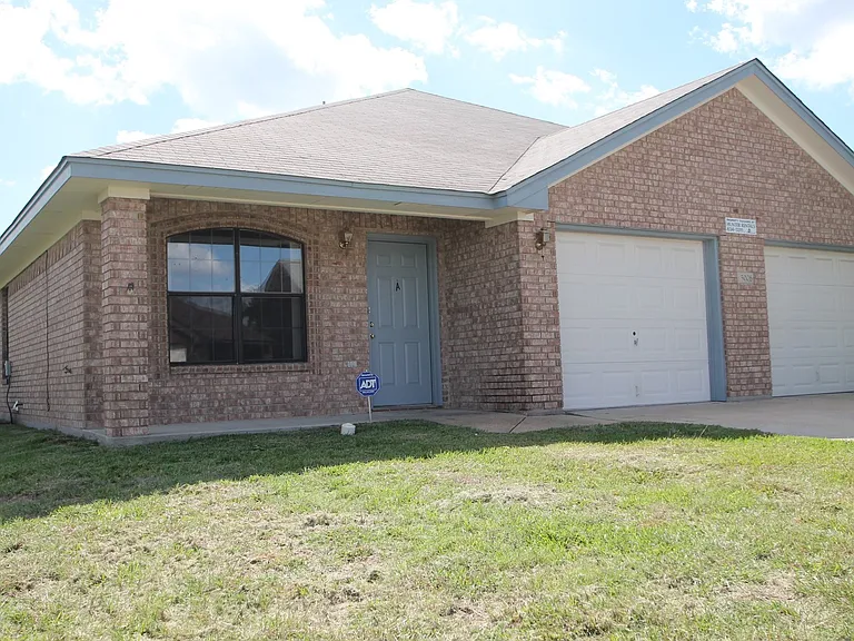 5006A John David Dr — Photo 2