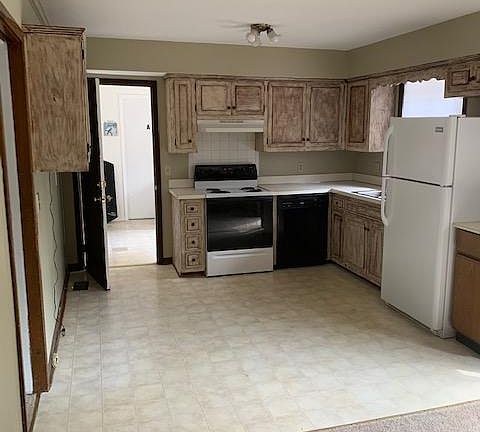 Kitchen/laundry room