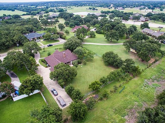 2nd image of 1021 Summit Dr