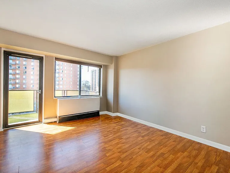 150 Overlook Ave #8J — Photo 5