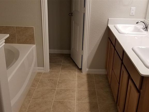 3rd image of 3248 Lakewood Hills Dr