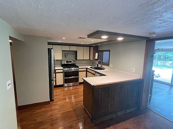 5th image of 13999 Apple Dr