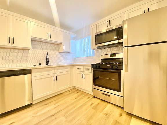 3rd image of 11430 Cedar Ave APT 1A