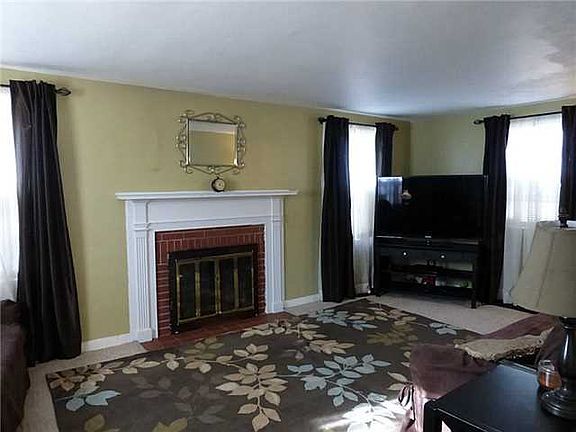 3rd image of 434 Oakwood Ave