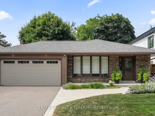 18 Deanecrest Rd, Toronto, ON M9B 5W4