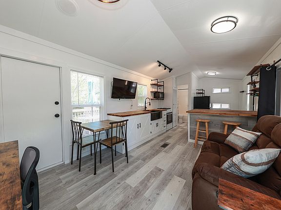 3rd image of 155 Smallmouth Ln