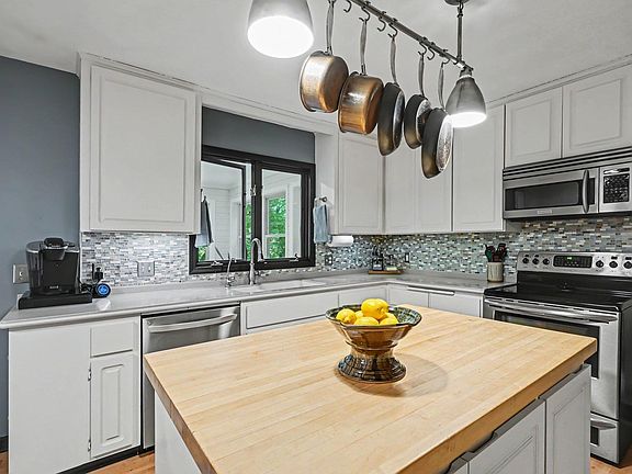 5th image of 2427 Mayflower Ave