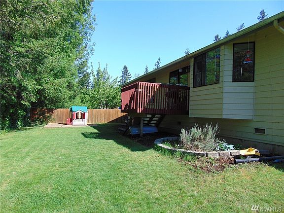 3rd image of 9550 Saint Johns Pl NE