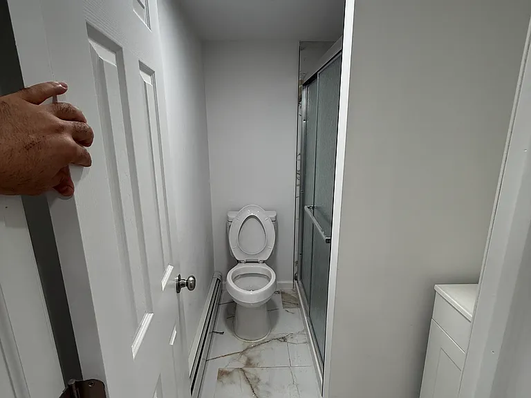128 Campbell Ave #BASEMENT — Photo 7