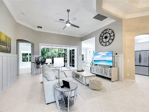 2nd image of 16221 Parque LN