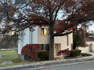 5321 Fairway Ln, West Bloomfield, MI 48323