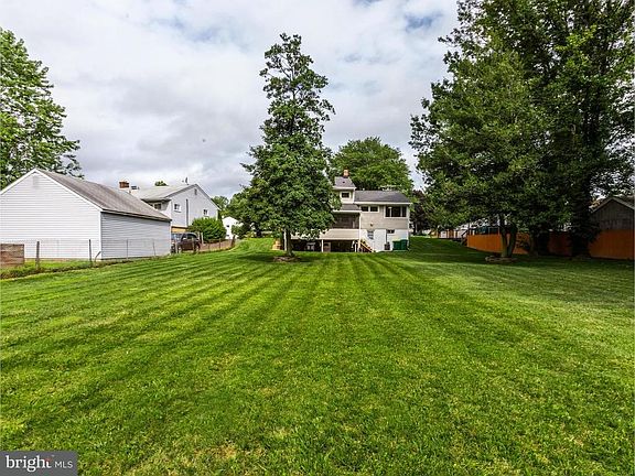 3rd image of 112 S Shelley Dr