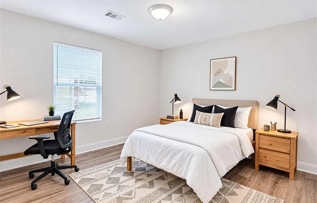 3 bed, 3.0 bath, 1200 sqft, $1,900 — Photo 3