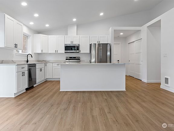 5th image of 21902 125th Street E