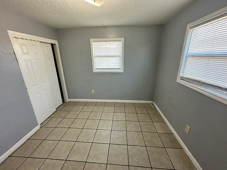1501 SE 46th St — Photo 4