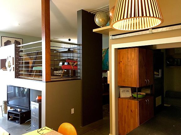 Upper loft chill/study area