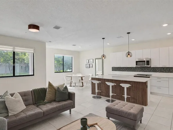 8001 NW 41st St #F-109, Doral, FL 33166