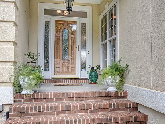 3rd image of 706 Paisley Court