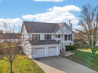 714 S Sunset Ln, Raymore, MO 64083