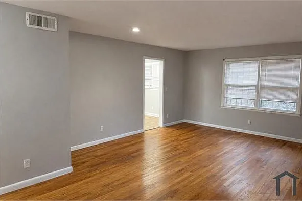 3603 Manhattan Dr — Photo 3