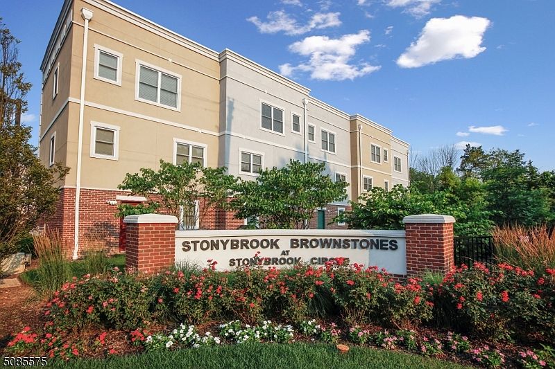 1st image of 2 Stonybrook Cir